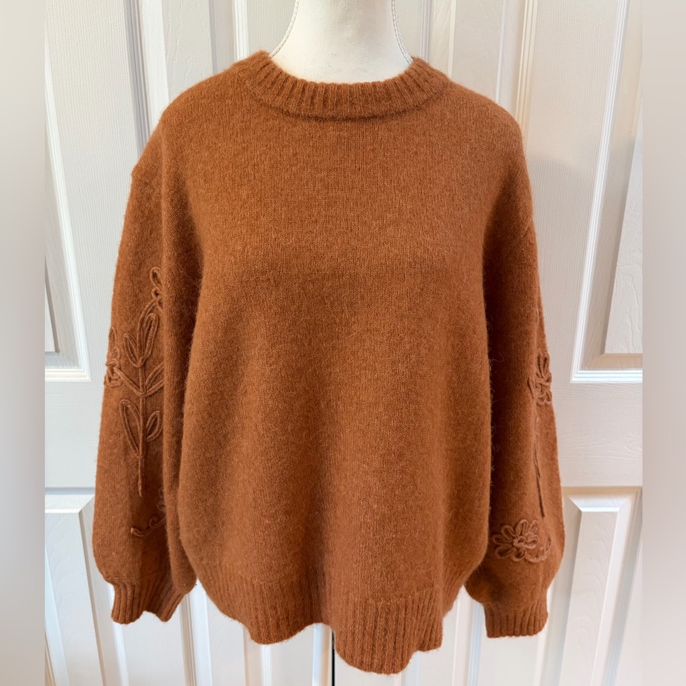Elie Tahari Warm Brown Crew Neck Floral Appliqué Sleeves Sweater Size XL